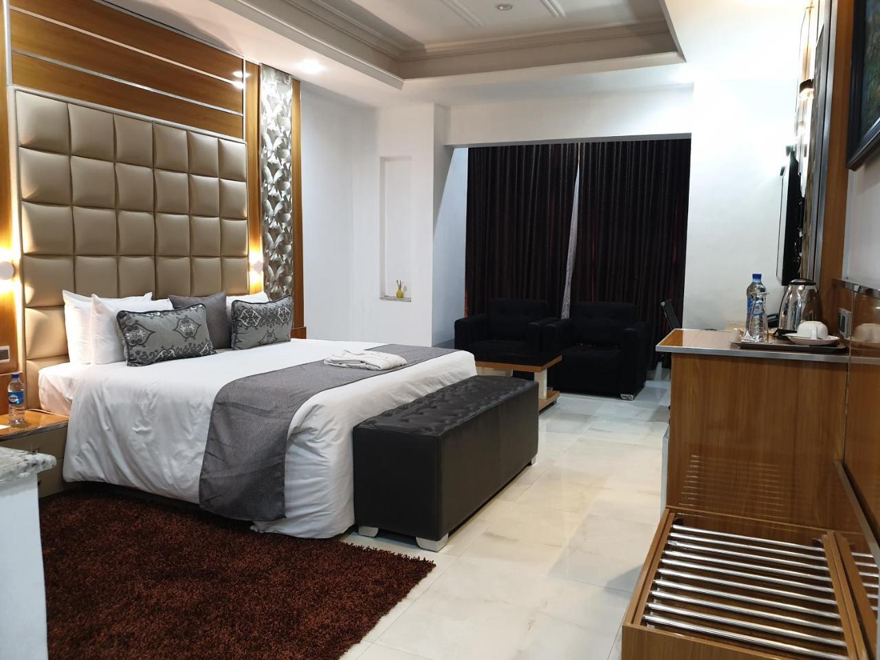 Caesar'S Luxury Hotel 莱基 外观 照片